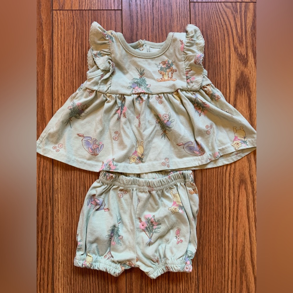 Disney Baby Winnie the Pooh baby girl two-piece set size 0-3 months